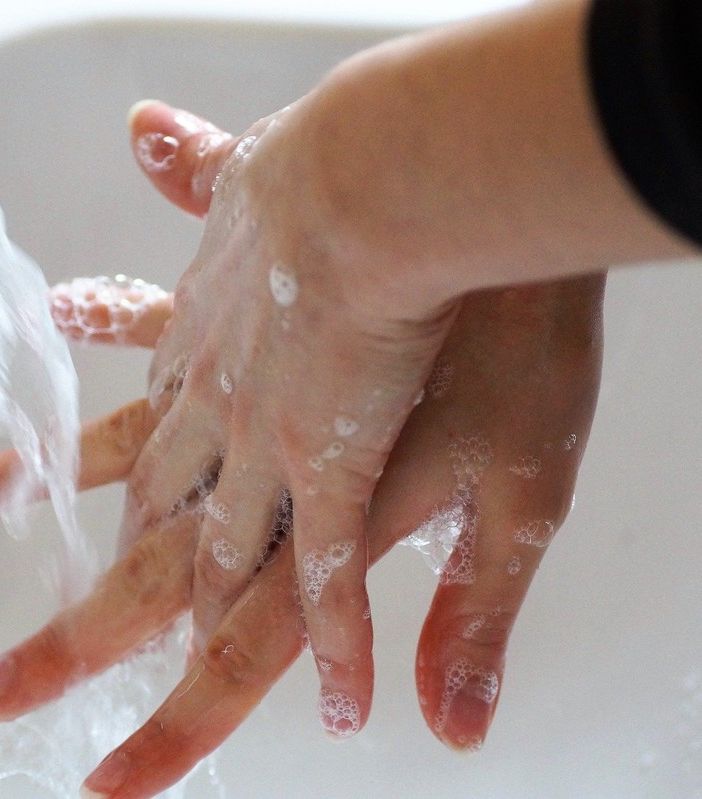 Le buone abitudini per prevenire raffreddore e influenza