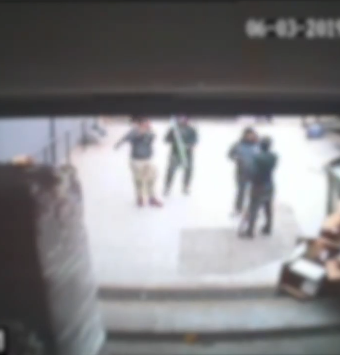 Falchera, raid in un negozio cinese con mazze di ferro e cocci di bottiglia, 5 persone in arresto