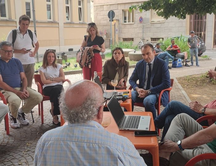 aiuola ginzburg con persone