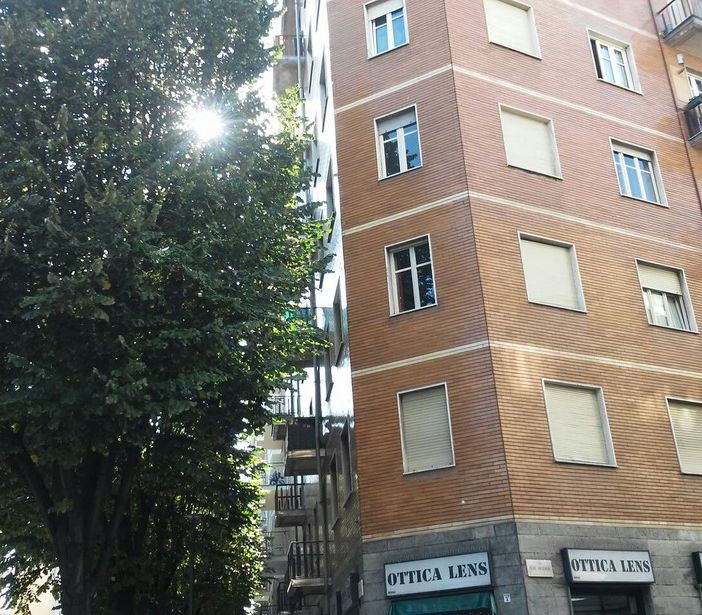 Alberi troppo alti in piazza Santa Rita, i cittadini si lamentano