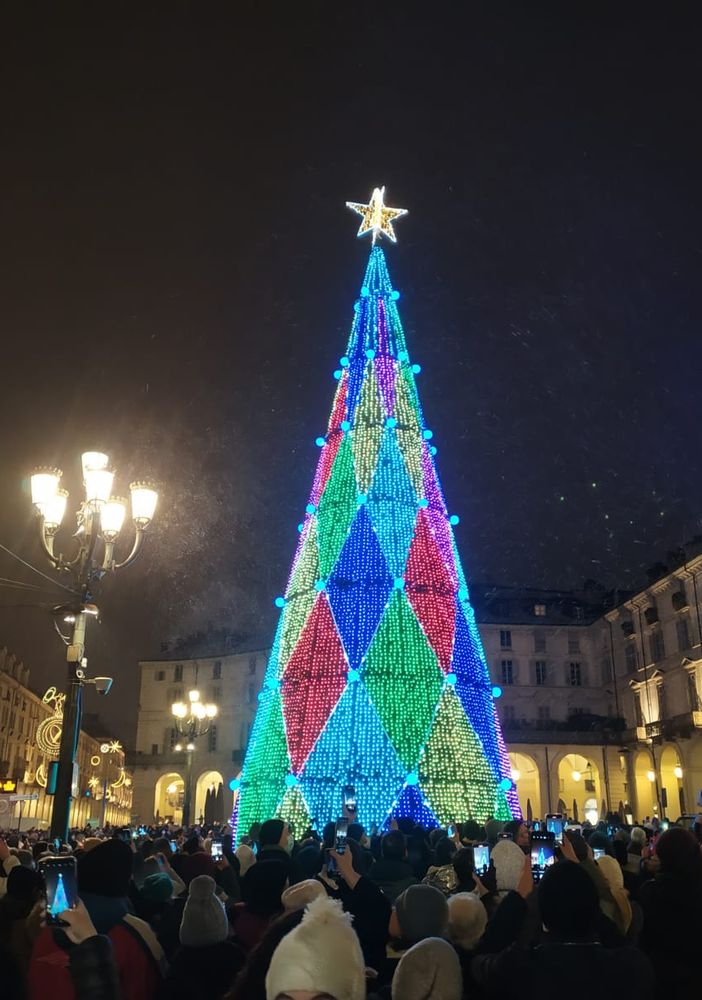 Un Natale di luce illumina Torino, Lo Russo: &quot;Che sia di ripartenza e speranza&quot; [VIDEO]