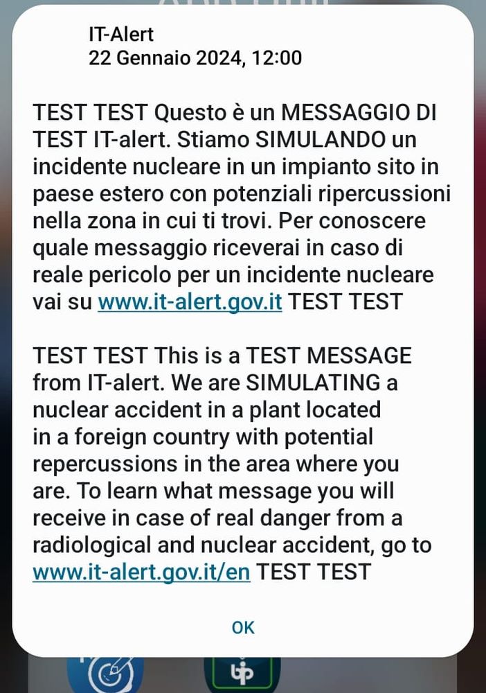 cellulare con messaggio di allarme