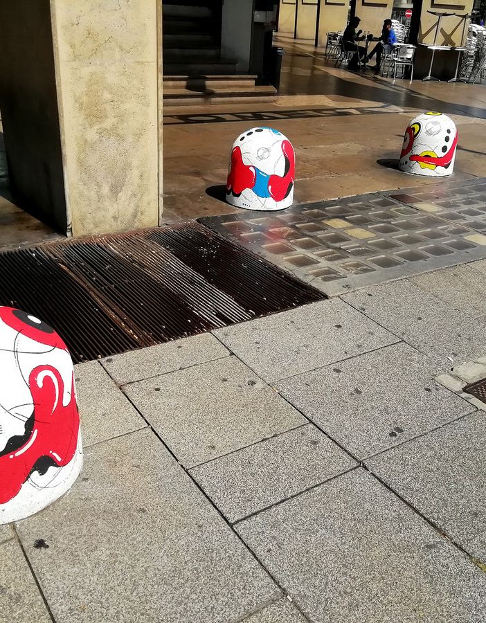 Dissuasori d'artista in piazza Statuto