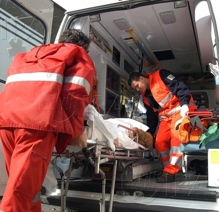 Infermiere 55enne va a trovare la madre in casa di riposo e un improvviso malore gli è fatale