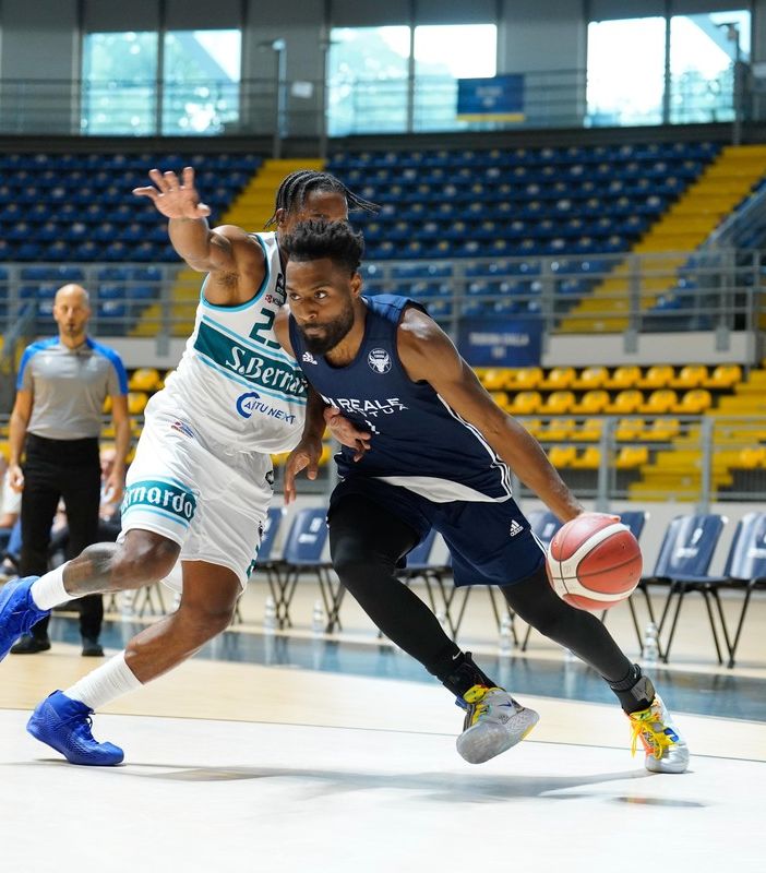 Basket: Reale Mutua sconfitta da Cantù ma non mancano le note positive