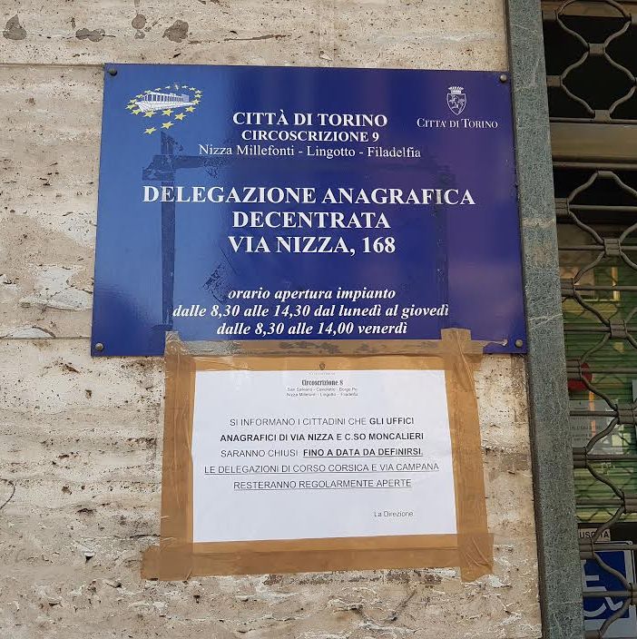 La protesta dei residenti di via Nizza a Torino: “Non chiudete l'anagrafe”