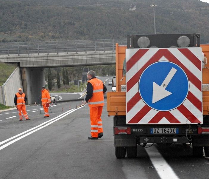 Manutenzione notturna sul raccordo Torino-Caselle: si rifanno gli impianti di illuminazione