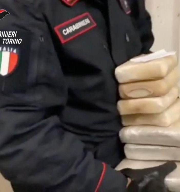 attività di spaccio di droga e blitz carabinieri attività di spaccio di droga e blitz carabinieri