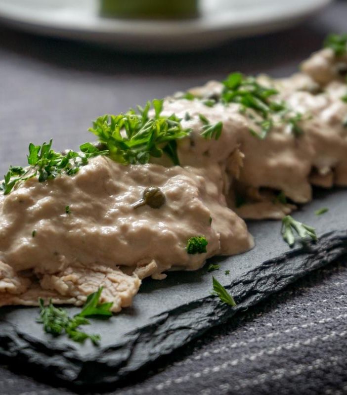 La ricetta originale del vitello tonnato, piatto fresco e ideale per l'estate
