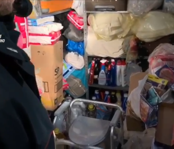 Dramma a Nichelino, anziana chiusa in cantina per ore dalla badante: i condomini chiamano i carabinieri