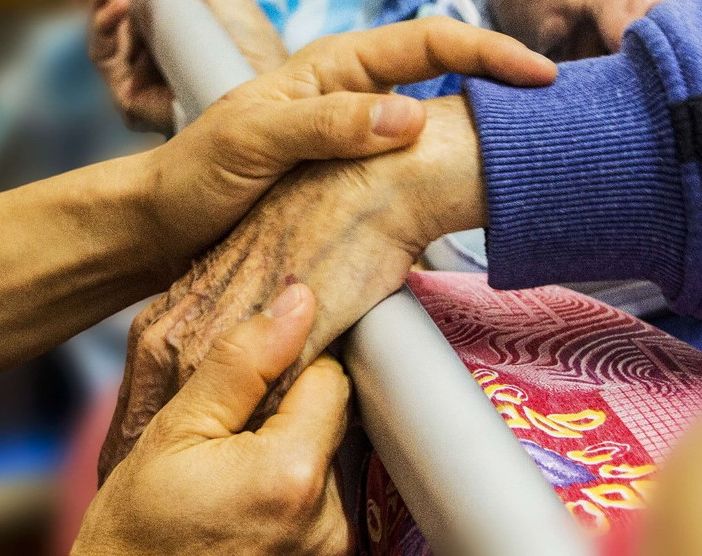 I bimbi scrivono le “letterine di Natale per un sorriso” agli anziani ricoverati nelle Rsa