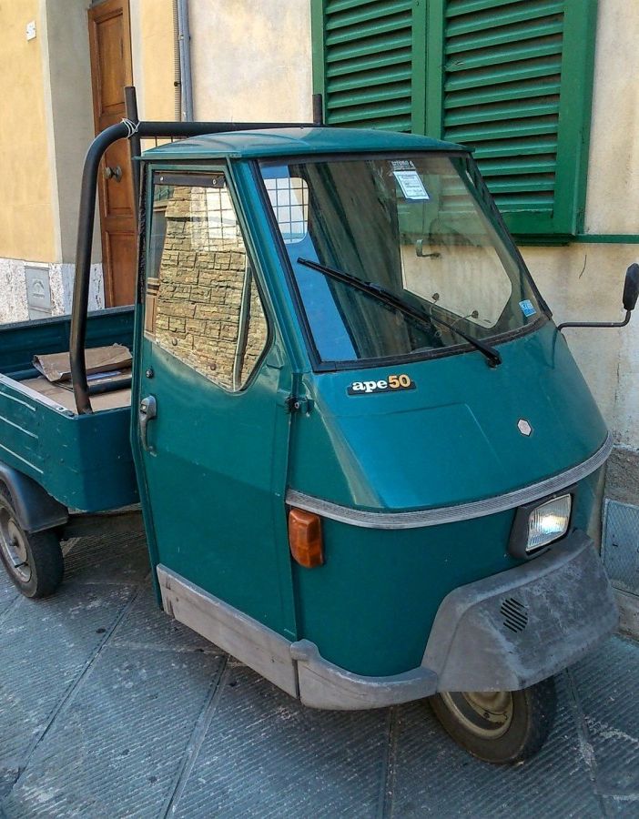 A Chieri il primo raduno storico dedicato all'ape, l'iconico mezzo a tre ruote