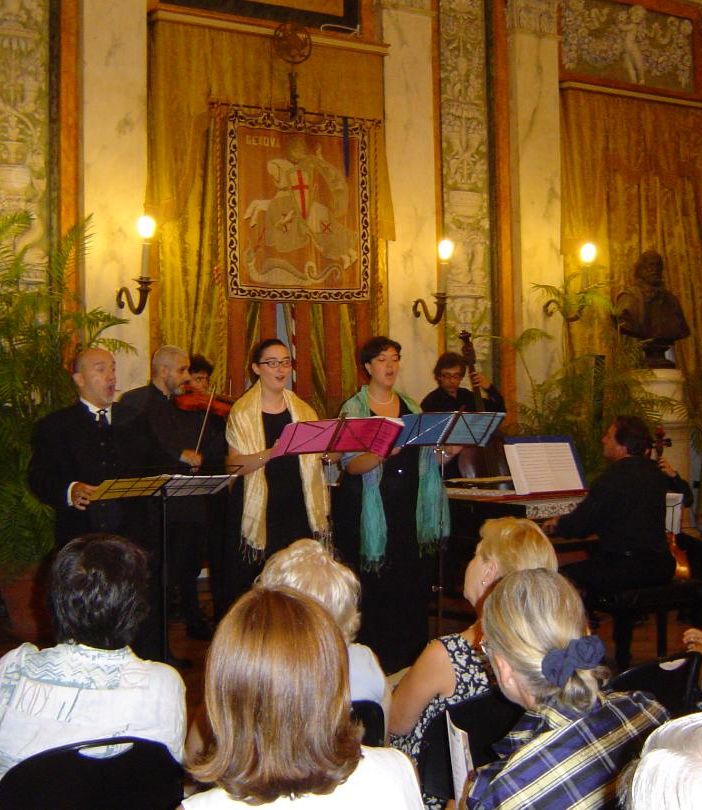 L’appuntamento di chiusura del Voxonus Valle Bronda, ad ingresso libero, propone le performances di Mottetti e Cantate a tre voci, seguite da un light dinner con specialità a base di castagne