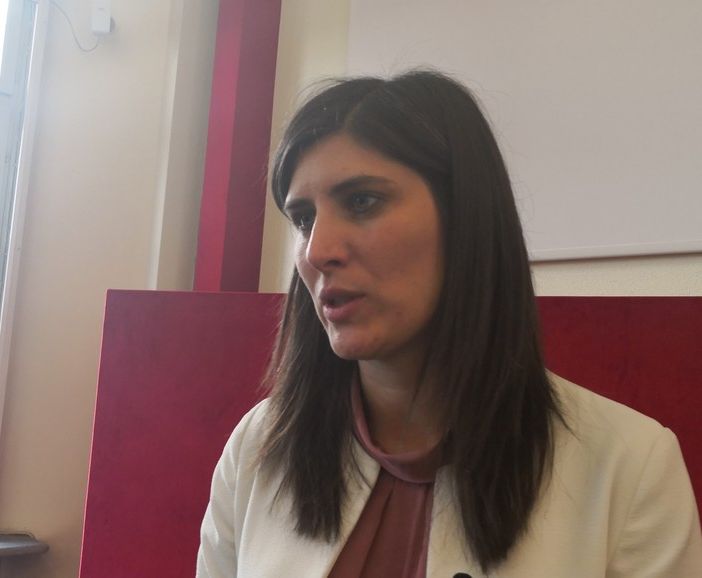 Aggredita su un bus perché portava il velo, Appendino chiama Fatima per esprimerle vicinanza