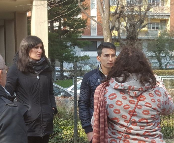 Appendino inaugura il &quot;Pulitour&quot; a Mirafiori con i volenterosi armati di rastrello (FOTO)