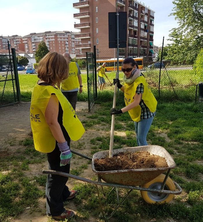 &quot;I volontari di Torino Spazio Pubblico ripuliscono l'area cani Salvemini&quot;