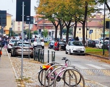 zona car free davanti a una scuola di Torino