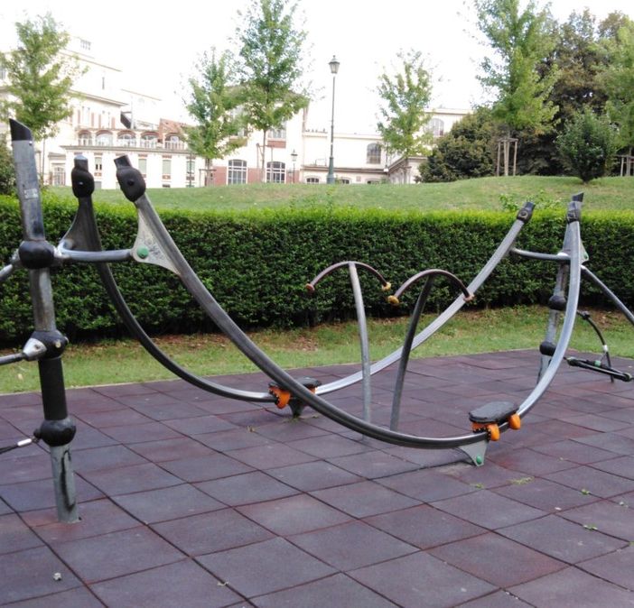 &quot;Giochi vecchi e incuria&quot;, l'area bimbi dei Giardini Reali accusa i segni del tempo [FOTO]