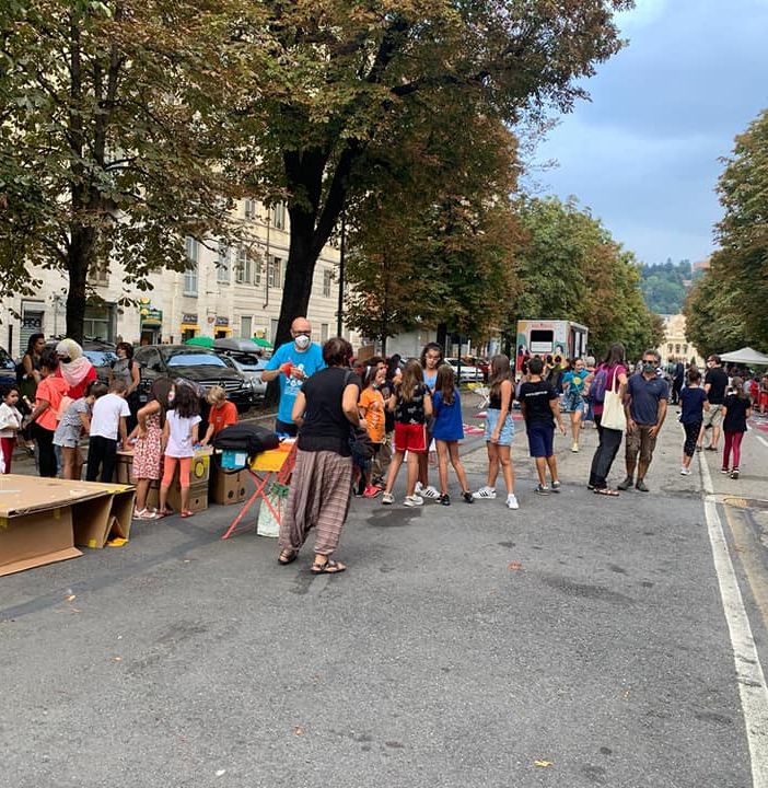 Un momento del book crossing in corso Marconi il 19 settembre