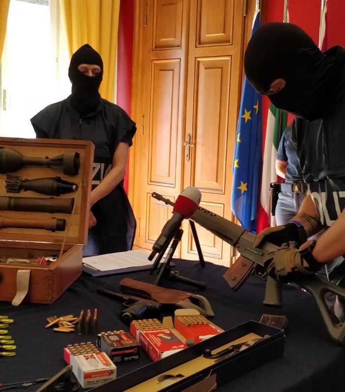 La Digos di Torino sequestra altre armi in Toscana: coinvolta anche l'Fbi [VIDEO]