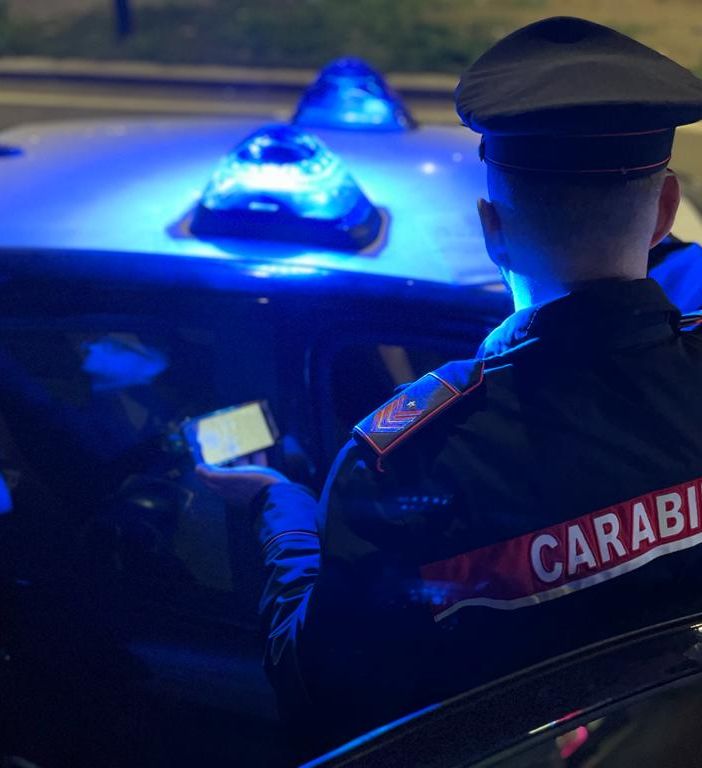 Tampona un'altra vettura e poi fugge: il pirata della strada fermato dai carabinieri