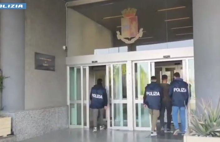 Traffico di migranti, scattate le manette per tre pakistani