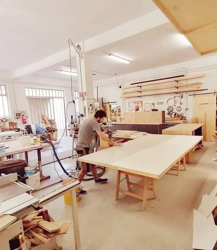 Immagine di repertorio di lavoratori di un'impresa artigiana