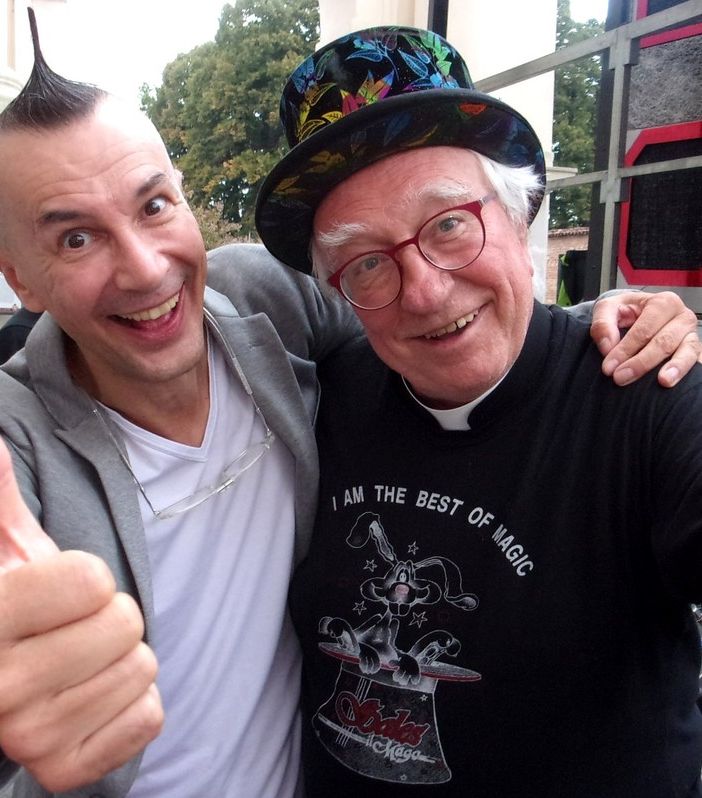 &quot;Una magia per la vita&quot;: la Befana di Brachetti sarà devoluta alla Fondazione Mago Sales