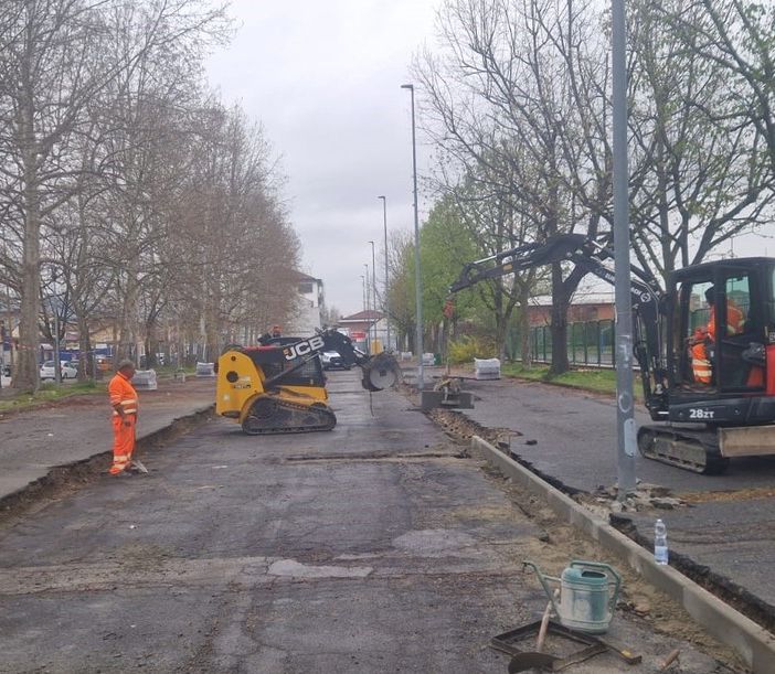 Nichelino, lavori in corso per la messa in sicurezza del piazzale di fronte a Maxwell ed Erasmo