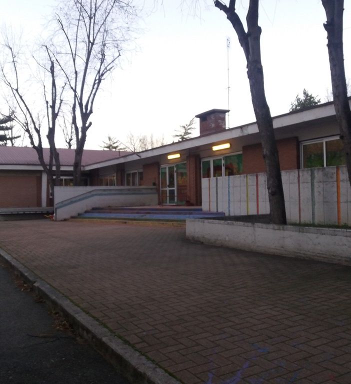 L'ex asilo di via Negarville, che la Città è pronta a mettere a disposizione per garantire il distanziamento