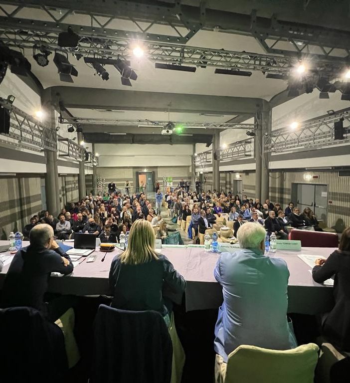 riunione di delegati in una sala
