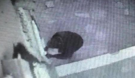 Bomba davanti alle Poste, attentatore ripreso dalle telecamere