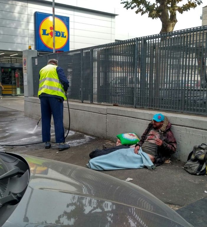 Clochard aggredito con il fuoco, FdI:&quot;Emergenza quartiere Aurora va affrontata&quot;