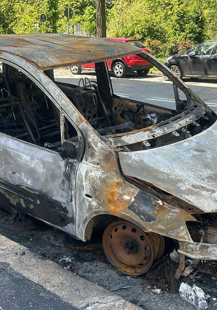 Auto distrutte dalle fiamme a Torino nord: &quot;Rimosse dalle strade&quot;