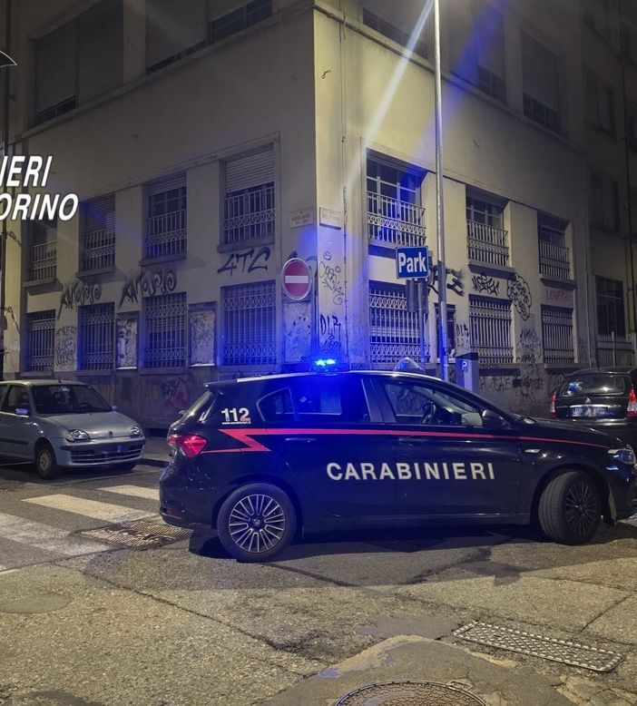 auto dei carabinieri di notte