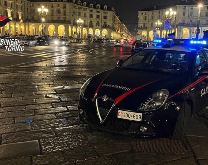 auto carabinieri di notte