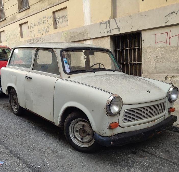 Porta Palazzo e il “mistero” delle auto d'epoca parcheggiate in via Porporati