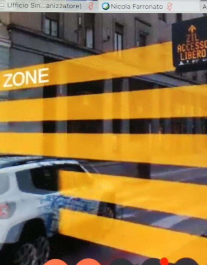 Torino prima al mondo: la porta Ztl farà passare automaticamente le auto ibride in elettrico [VIDEO]
