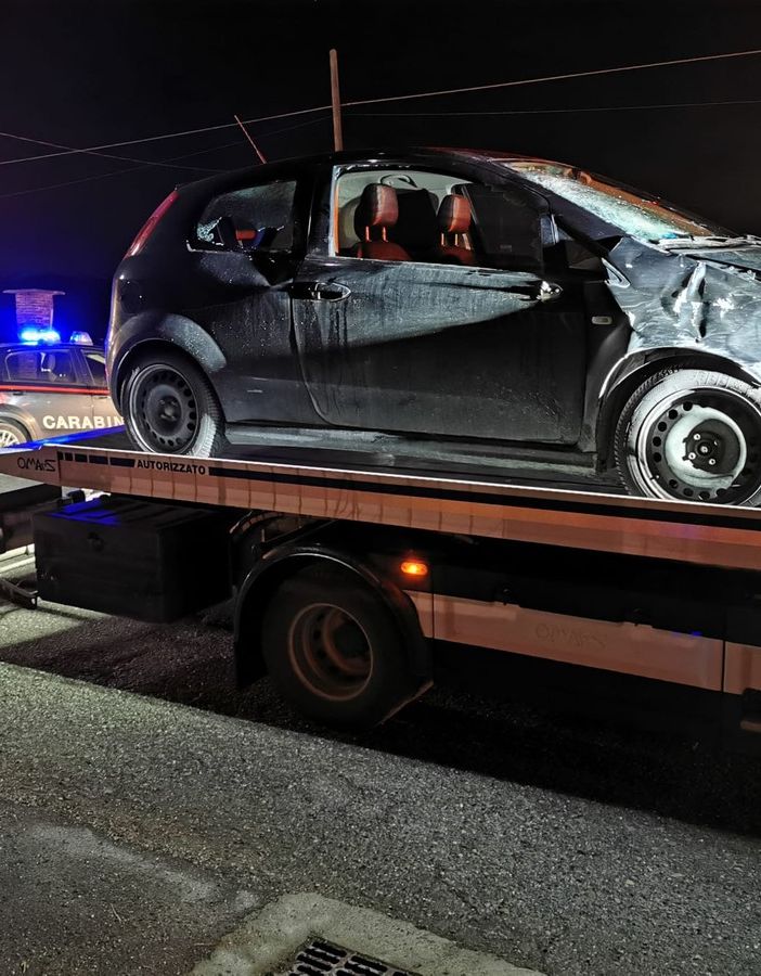 Buriasco, travolti da una vettura nella notte: un morto e un ferito. L'investitore arrestato per omicidio stradale