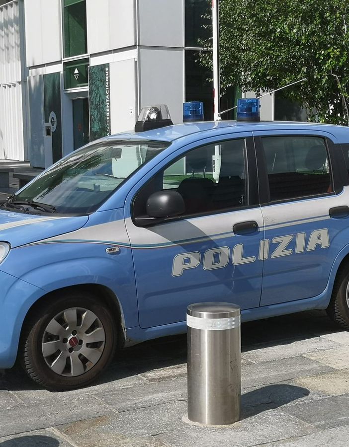 Fanno sparire prosciutti durante la consegna, autista ed ex dipendente arrestati per furto