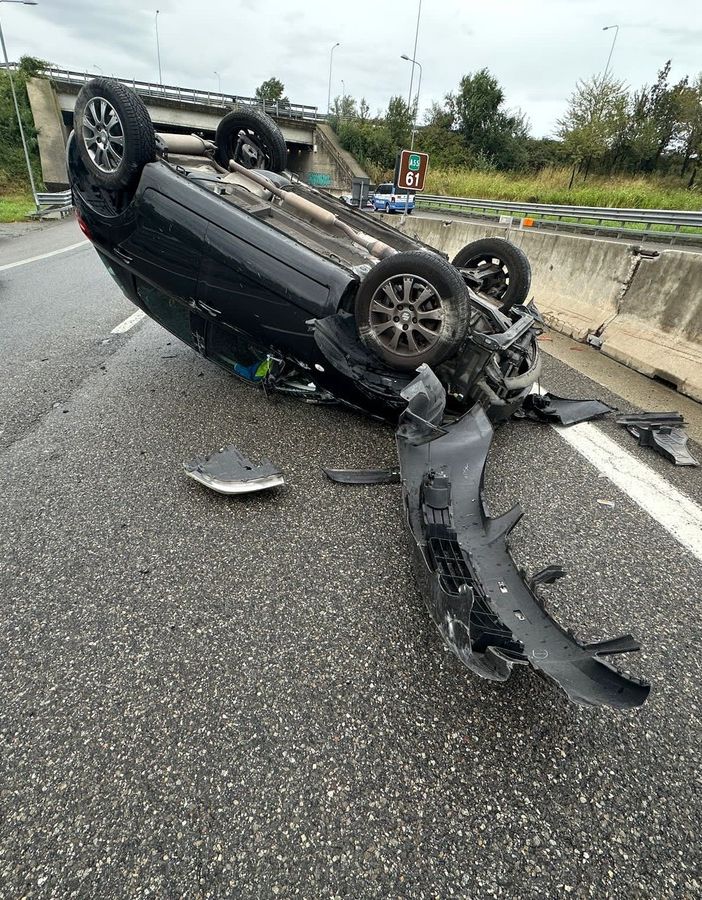 Due auto si ribaltano in tangenziale: code e un ferito nel Torinese