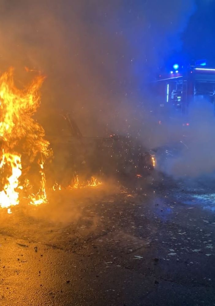 auto in fiamme