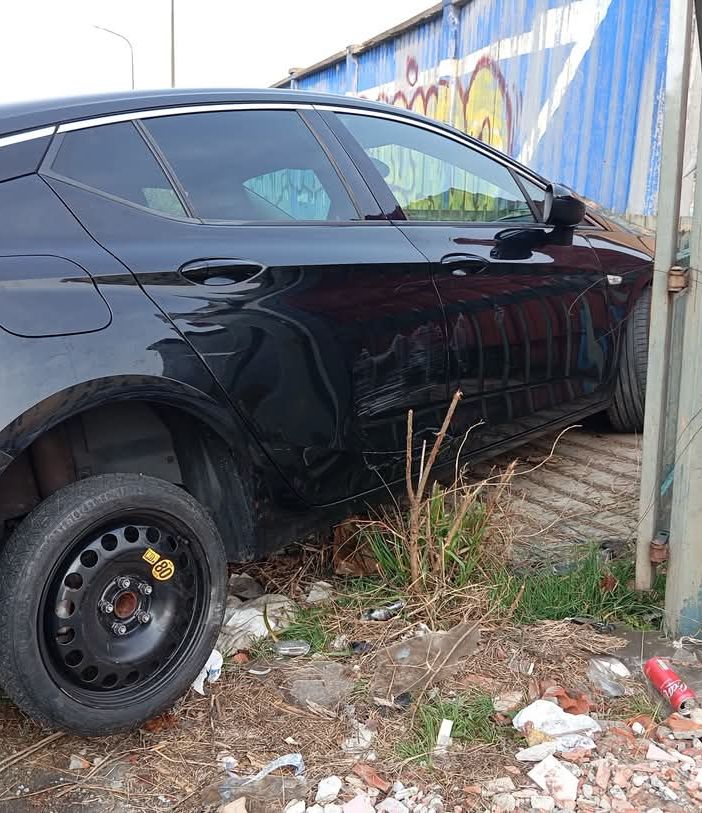 Auto si va a schiantare contro il muro dell’ex Gondrand