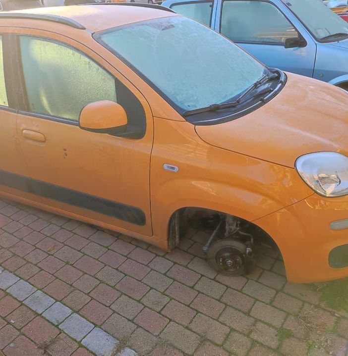auto depredata moncalieri