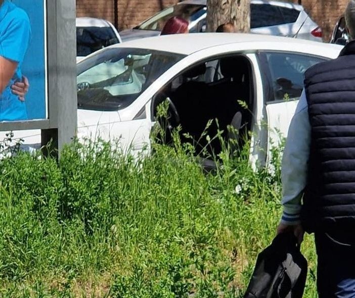 Un’intera portiera strappata dall’auto: continuano i furti