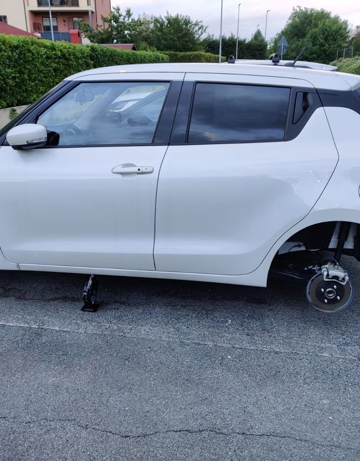 Ladri di (pezzi di) auto di nuovo in azione a Nichelino