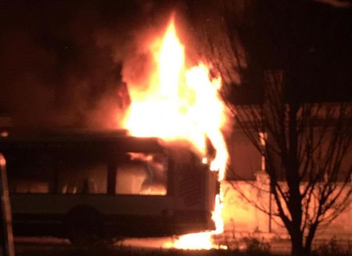 Ennesimo autobus Gtt in fiamme: passeggeri e autista si salvano in tempo
