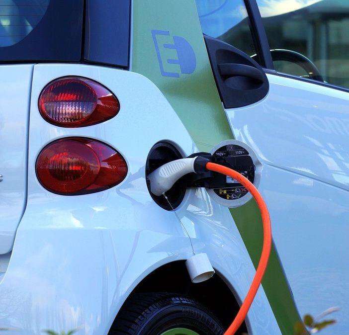 L'elettrico supera diesel e benzina: ecco cosa sapere su ricarica e colonnine