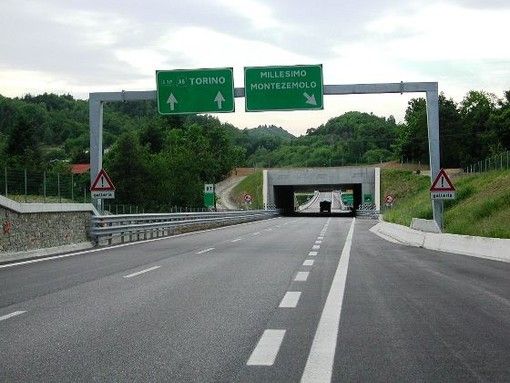Carrù, incidente lungo la Torino-Savona: coinvolta una ragazza con la sua automobile