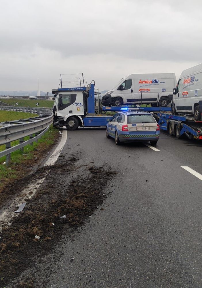 Autotreno si intraversa in tangenziale: nessun ferito ma svincolo Falchera chiuso al traffico